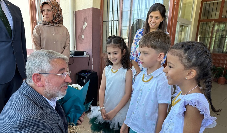 Başkan Afşinli öğrencileri sevindirdi