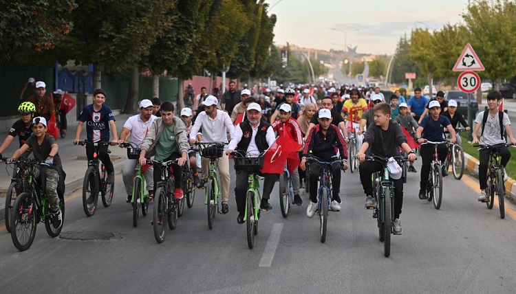 Pedallar sağlıklı yaşam için döndü