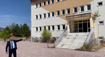 Yatılı bölge okulu çürümeye terk edildi!