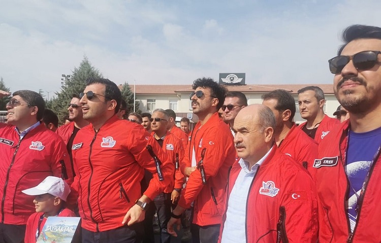Selçuk Bayraktar ve gençlerle buluştu
