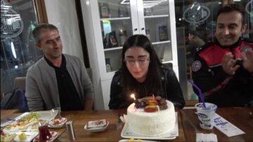 Yağmur’u ağlatan sürpriz doğum günü