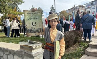 Belediye Cumhuriyet Mecmuası dağıttı