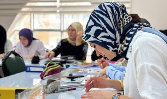 Kadınlar meslek sahibi oluyor