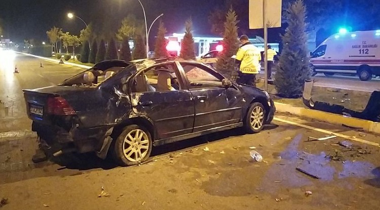 Takla attı karşı şeride geçti