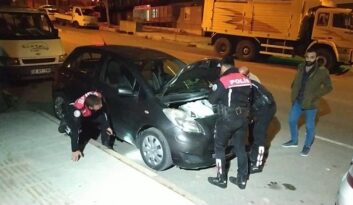 Yavru yaramaz kedi motordan çıktı!