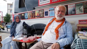 Karavan kitap ile Anadolu’yu geziyorlar