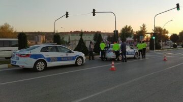 Otomobile arkadan çarptı:1 yaralı