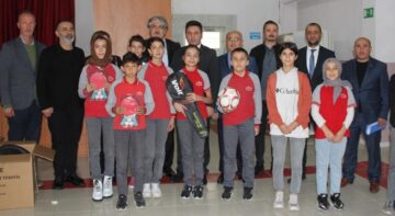 Hayırsever işadamından okullara destek