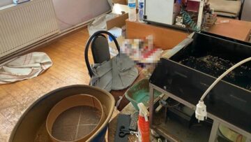 Evde kaçak sigara üretimi yapıyorlardı!