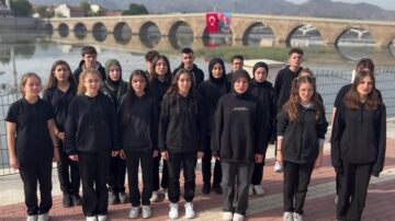 Tarihi kale ve köprüde klip çektiler