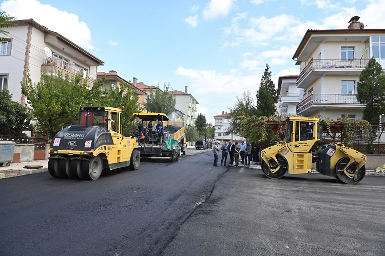 Rekor düzeyde asfalt döküldü