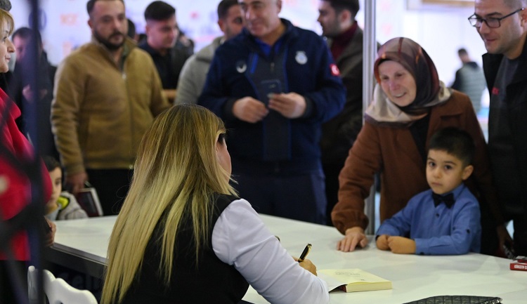 Kitap fuarına yoğun ilgi