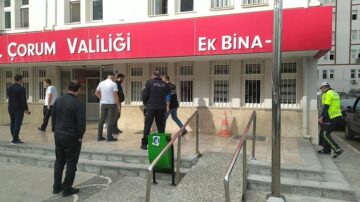 Valilik önünde silahlı saldırı!