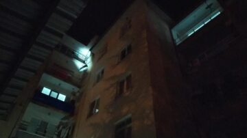 Şizofren hastası kadın kendini attı!