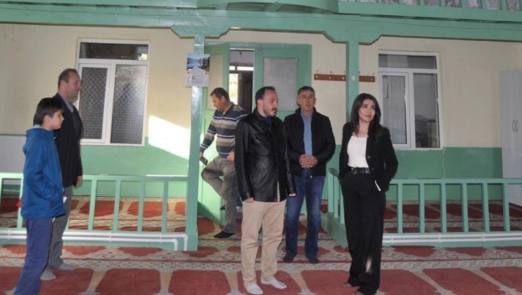 Köy camisinde incelemelerde bulundu