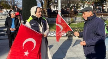 Belediye’den vatandaşlara Türk Bayrağı