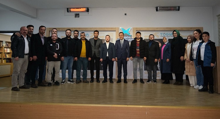 Dere gençlerle bir araya geldi