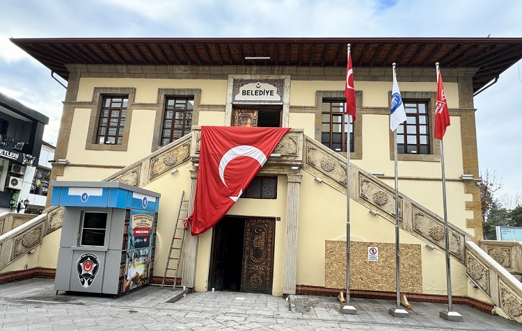 Tarihi taş bina kütüphane oluyor