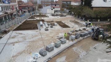 Meydanda çalışmalar devam ediyor