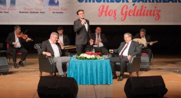 Bir ömürlük şarkılar izleyiciyi mest etti