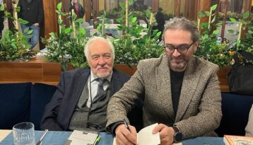 İlber Ortaylı’ya kitaplarını takdim etti