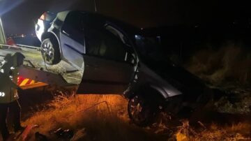 Şarampole uçan otomobil takla attı