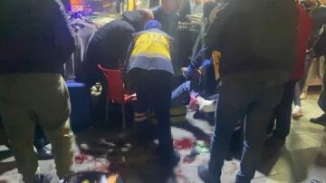 13 yaşındaki çocuk 2 kişiyi vurdu!