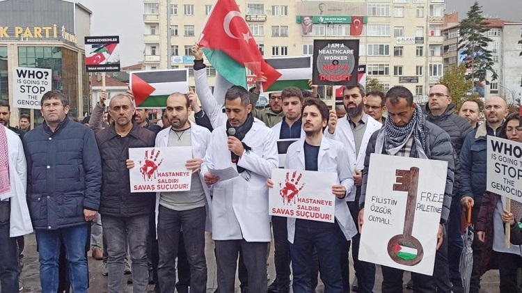 Sağlık çalışanlarından sessiz yürüyüş