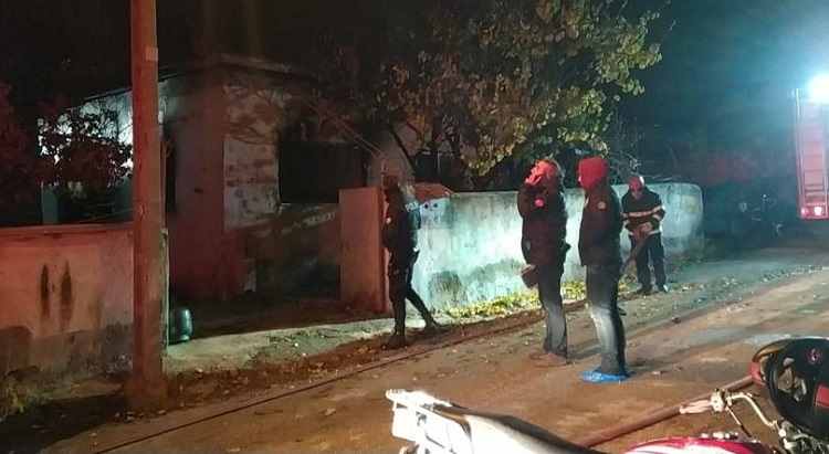 Evi kundakladılar kedi telef oldu