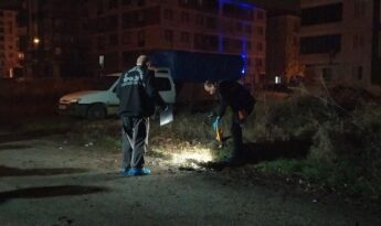 Kavgada bacağından silahla vurdu