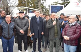 Emekliler maaşları protesto etti