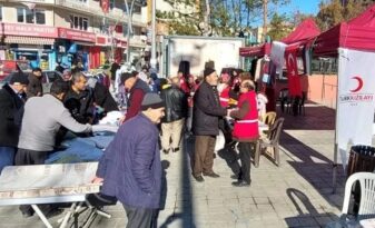 Hayır çarşısında 295 bin lira toplandı