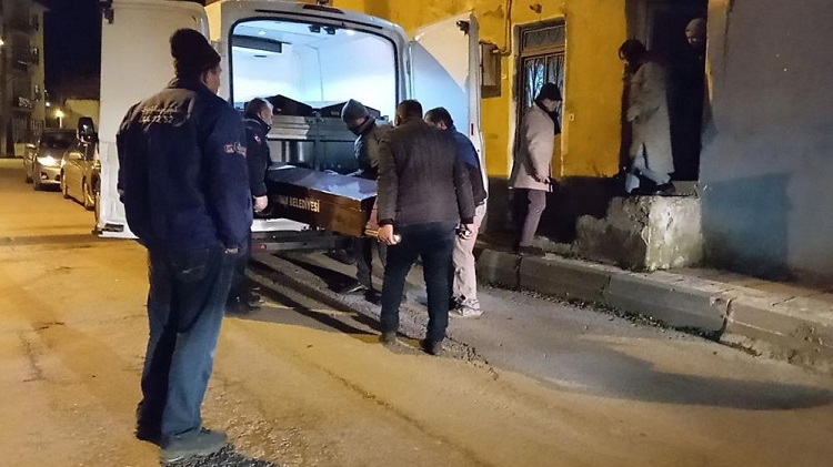 Yalnız yaşadığı evinde ölü bulundu