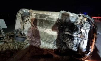 Yoğun siste takla attı refüje çıktı!