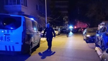 Para alamayınca 2 kişiyi bıçakladılar!