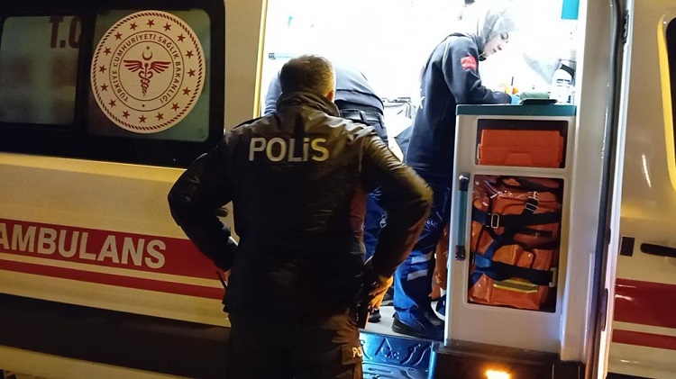 Tanımadığı biri yolda bıçakladı!