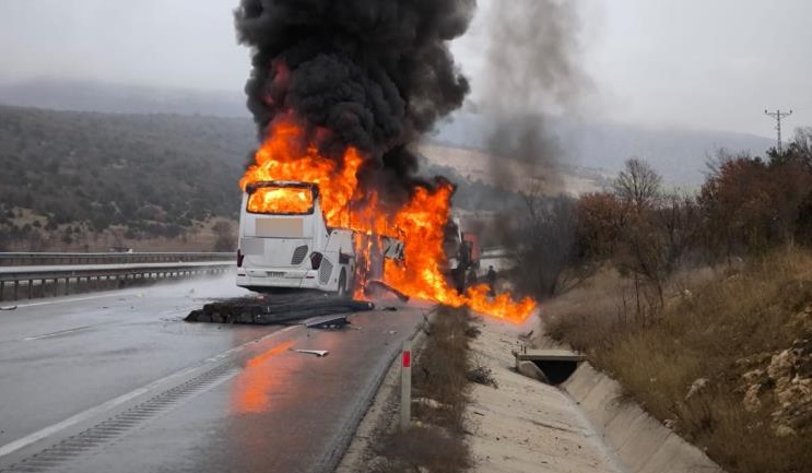 Çorum’da otobüs kazası 2 ölü!