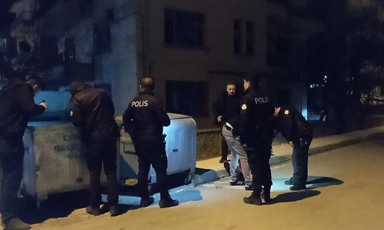Kardeş kavgasında baba bıçaklandı!