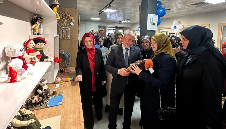 Kadın emeği çarşısı açıldı