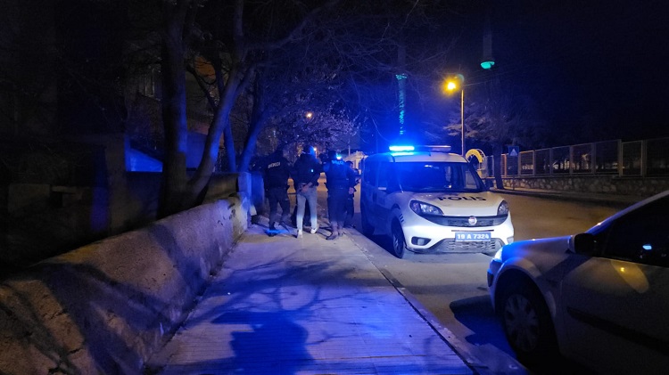 Bekçilerden kaçtı 5 suçtan aranıyordu!