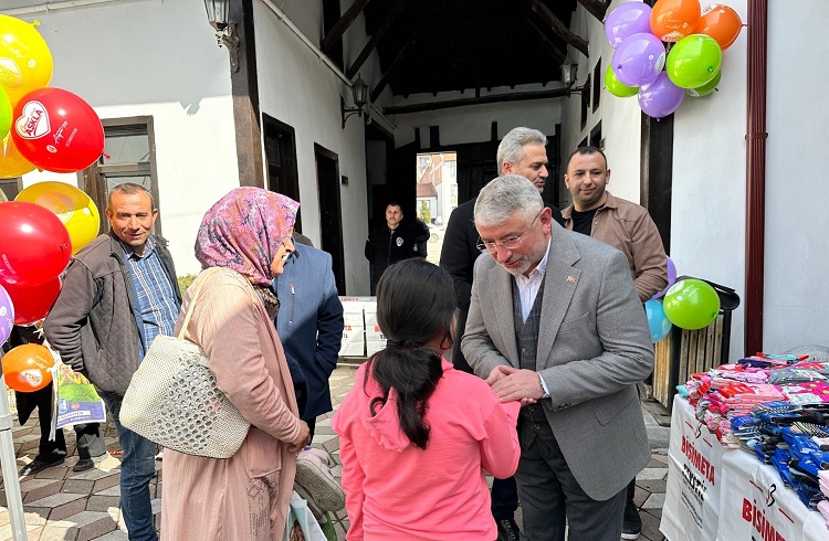 Belediye bin 571 çocuğu sevindirdi