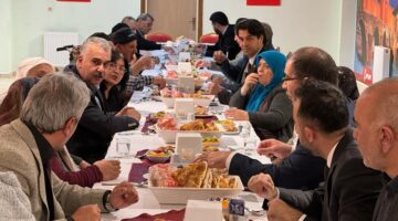Ahlatcı ulu çınarlarla iftar yaptı