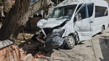 Öğrenci servisi ile çarpıştı: 16 yaralı