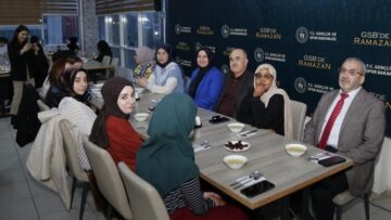 Öğrencilerin istek ve taleplerini dinledi