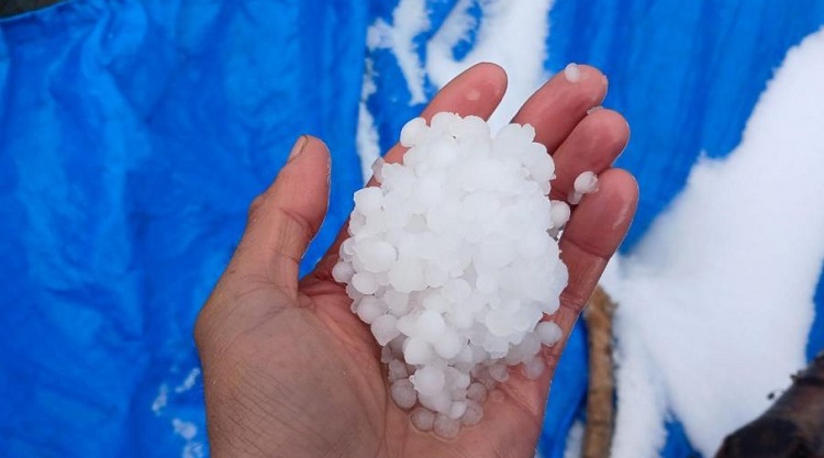 Leblebi büyüklüğünde dolu yağdı!