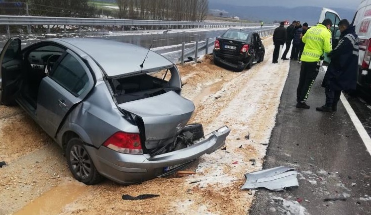 Dolu yağışında kaza: 1 ölü 3 yaralı