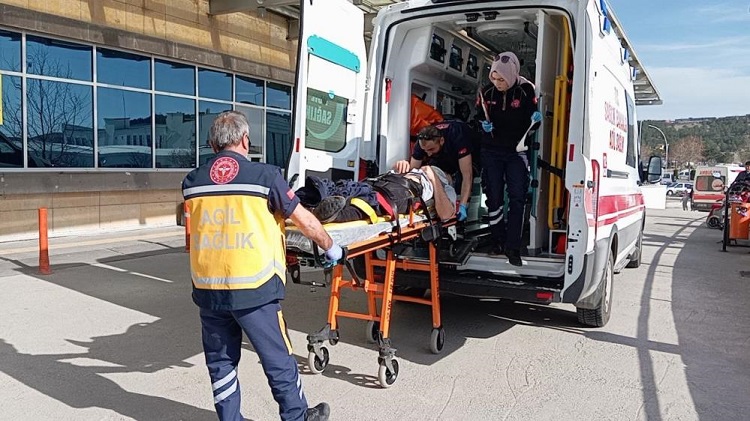 Parkta yürüdüğü sırada fenalaştı!