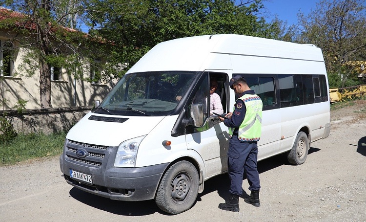  Jandarma ekipleri denetim yaptılar