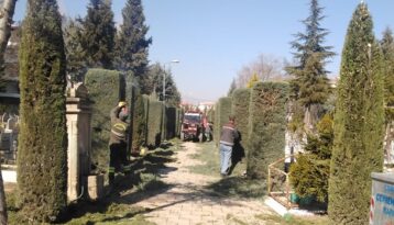 Mezarlıklar bayrama hazırlanıyor