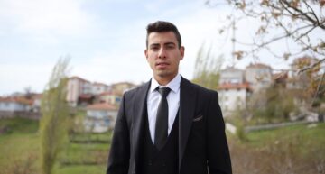 Muhtarlığı 19 yaşındaki genç kazandı